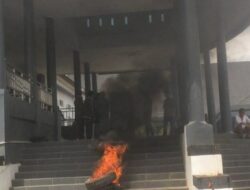 Kawal Putusan MK, Mahasiswa Gelar Aksi di Kantor DPRD Sultra