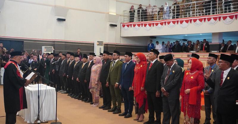 35 Anggota DPRD Kendari Periode 2024-2029 Resmi Dilantik, Golkar dan PKS Dominasi Kursi 1 35 Anggota DPRD Kendari Periode 2024-2029 Resmi Dilantik, Golkar dan Nasdem Dominasi Kursi