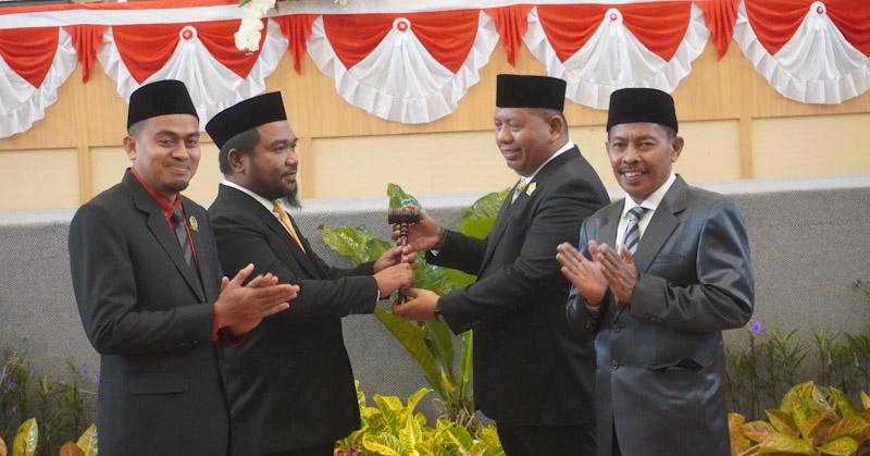 Laode Muh Inarto dan La Yuli Jadi Ketua dan Wakil Ketua Sementara DPRD Kendari 1 Laode Muh Inarto dan La Yuli Jadi Ketua dan Wakil Ketua Sementara DPRD Kendari