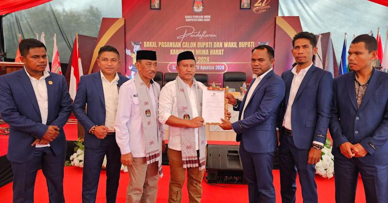 KPU Mubar Nyatakan Berkas Pendaftaran La Ode Darwin - Ali Basa Lengkap 1 KPU Mubar Nyatakan Berkas Pendaftaran La Ode Darwin - Ali Basa Lengkap