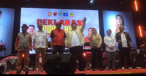 Yudhianto-Nirna Gelar Deklarasi di Eks-MTQ, Siap Bawa Perubahan di Kendari 1 Yudhianto-Nirna Gelar Deklarasi di Eks-MTQ, Siap Bawa Perubahan di Kendari