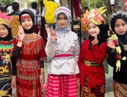 Peringati HUT ke-79 RI, SDIT AL Qalam Kendari Gelar Fashion Show Tampilkan Pakaian Adat