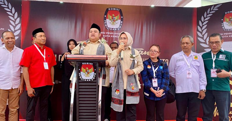Bawa 7 Program Bertajuk Kendari Menyala, Paslon Yudhi-Nirna Resmi Mendaftar di KPU 1 Bawa 7 Program Bertajuk Kendari Menyala, Paslon Yudhi-Nirna Resmi Mendaftar di KPU