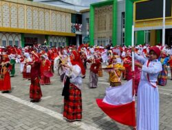 10 Ribu Peserta Meriahkan Kirab Kebangsaan Kemenag Sultra, Bendera Sepanjang 79 Meter Dibentangkan