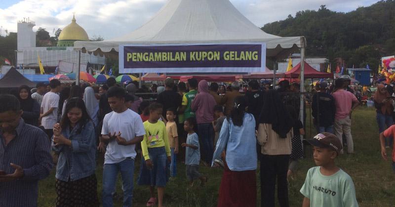 Warga Kendari Padati Pengambilan Kupon Undian Berhadiah dari Siska-Sudirman