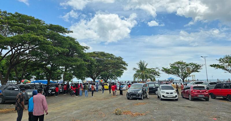Jemput La Ode Darwin-Ali Basa, Ribuan Masyarakat Mubar Padati Pelabuhan Tondasi 1 Jemput La Ode Darwin-Ali Basa, Ribuan Masyarakat Mubar Padati Pelabuhan Tondasi