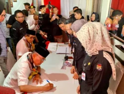 ASR-Hugua Jadi Balon Gubernur Sultra Pertama yang Daftar di KPU