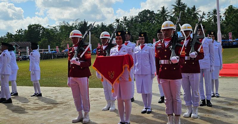 Upacara HUT ke-79 RI, Pj Bupati Mubar Ajak Bergotong-royong Membangun Daerah 3 Upacara HUT ke-79 RI, Pj Bupati Mubar Ajak Bergotong-royong Membangun Daerah