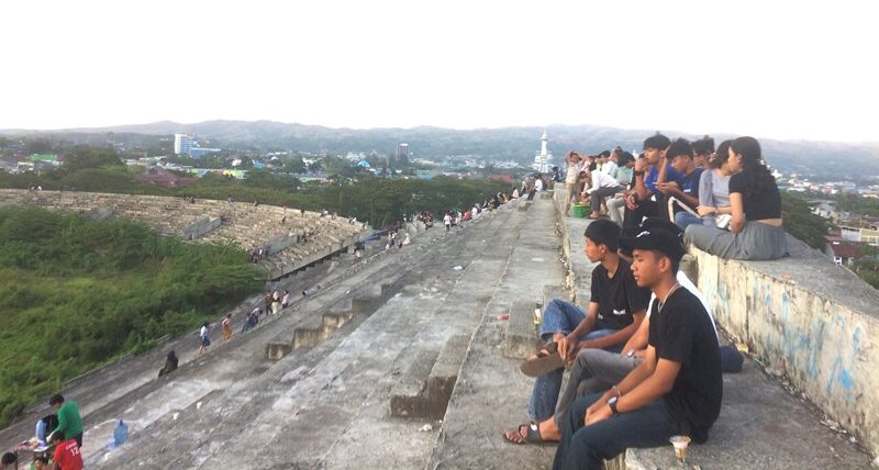 Dulu Berjaya, Kini Stadion Lakidende Jadi Tempat Nongkrong dengan Sunset Menawan