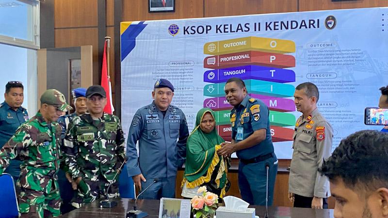 Usai Viral, Oknum Provos KSOP Kendari dan Pedagang di Pelabuhan Berdamai 1 Usai Viral, Oknum Provos KSOP Kendari dan Pedagang di Pelabuhan Berdamai