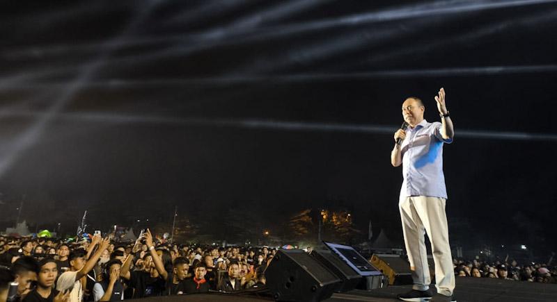 Gelar Konser Berkah di Kolaka, ASR-Hugua Janji Siap Majukan Sultra