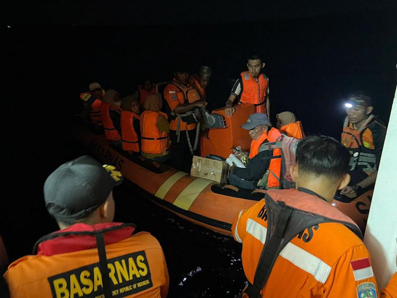 Kapal Kendari-Wanci Kandas di Perairan Pulau Wawonii, 127 Penumpang Dievakuasi
