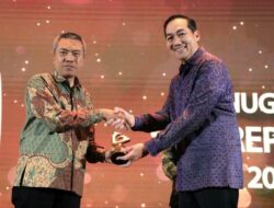 Aktif Memberdayaan UMKM, BRI Terima Penghargaan Community Empowerment & Development pada Anugerah ESG Republika 2024