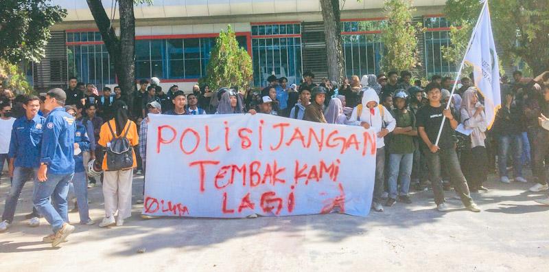 Mahasiswa UHO Demo di Kantor DPRD Sultra, Tuntut Pembuatan Monumen untuk Mengenang Randi dan Yusuf