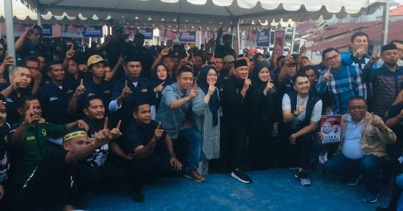 Siska-Sudirman Lantik 205 Relawan di Poasia dan Nambo untuk Menangkan Pilwali Kendari