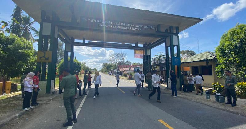 Balai TNRAW Kampanyekan Aksi Bersih di Kawasan Zona Khusus 3 Balai TNRAW Kampanyekan Aksi Bersih di Kawasan Zona Khusus