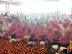 Hadirkan Ustaz Das’ad Latif, Emak-Emak Padati Acara Tablig Akbar KKSS Sultra