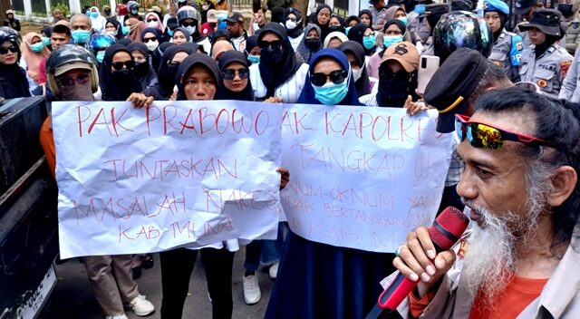 Mengabdi Bertahun-tahun, Terhapus dalam Sekejap: Nasib 426 Nakes Muna di Ujung Tanduk 1 Mengabdi Bertahun-tahun, Terhapus dalam Sekejap: Nasib 426 Nakes Muna di Ujung Tanduk