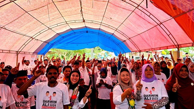 Darwin-Ali Basa Janji Kembalikan Lahan Masyarakat Lakanaha yang Dikuasai Perusahaan Tebu 1 Darwin-Ali Basa Janji Kembalikan Lahan Masyarakat Lakanaha yang Dikuasai Perusahaan Tebu