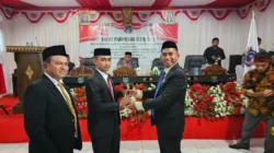 La Ode Rafiudin dan La Ode Aca Ditunjuk Jadi Ketua dan Wakil Ketua DPRD Mubar Sementara 10 La Ode Rafiudin dan La Ode Aca Ditunjuk Jadi Ketua dan Wakil Ketua DPRD Mubar Sementara