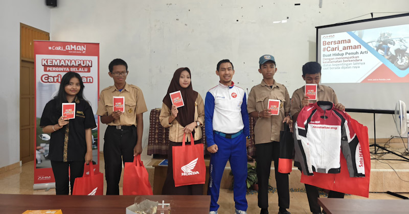 Asmo Sulsel Edukasi Siswa SMK 5 dan SMK 6 Makassar tentang Keselamatan Berkendara