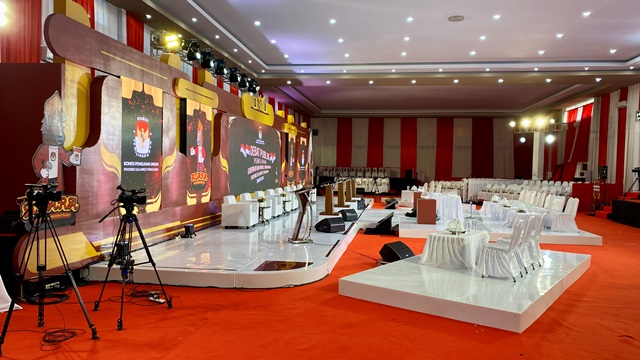 Debat Cagub Sultra di Baubau: Setiap Paslon Hanya Dapat Bawa 50 Pendukung 1 Debat Cagub Sultra di Baubau: Setiap Paslon Hanya Dapat Bawa 50 Pendukung