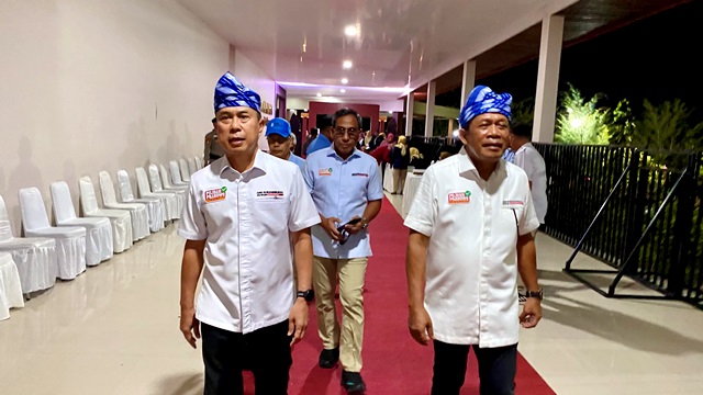 ASR-Hugua Jadi Paslon Pertama Hadir di Lokasi Debat Cagub Sultra, Santai dengan Olahraga dan Nyanyi 1 Debat Calon Gubernur Sultra