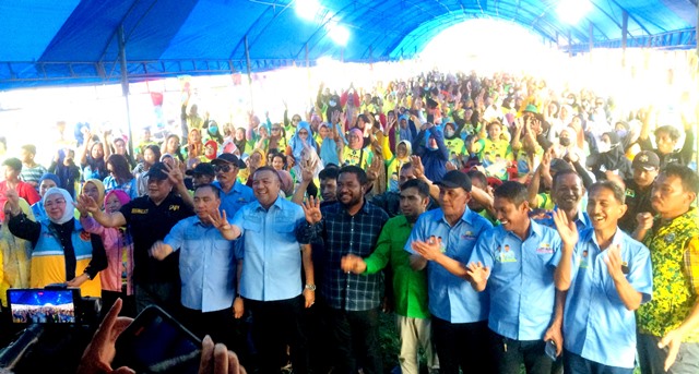 AJP-Asli Gelar Kampanye Dialogis, Warga Puuwatu Antusias Padati Lapangan Toranda 1 AJP-Asli Gelar Kampanye Dialogis, Warga Puuwatu Antusias Padati Lapangan Toranda