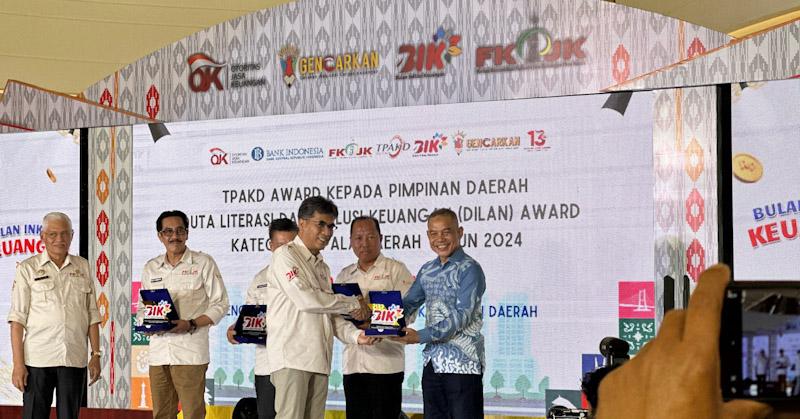 4 Kabupaten/Kota di Sultra Raih TPAKD Award 2024 dari OJK 1 4 Kabupaten/Kota di Sultra Raih TPAKD Award 2024 dari OJK