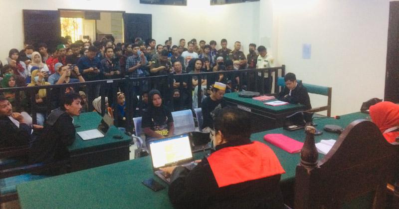 Dua Warga Torobulu Pejuang Lingkungan Divonis Bebas 1 Dua Warga Torobulu Pejuang Lingkungan Divonis Bebas