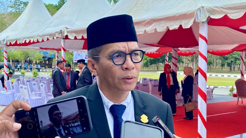 Ketua DPRD Sultra Beberkan Urgensi Pembangunan Patung Rp2,6 Miliar di Bandara Haluoleo 1 Ketua DPRD Sultra Beberkan Urgensi Pembangunan Patung Rp2,6 Miliar di Bandara Haluoleo