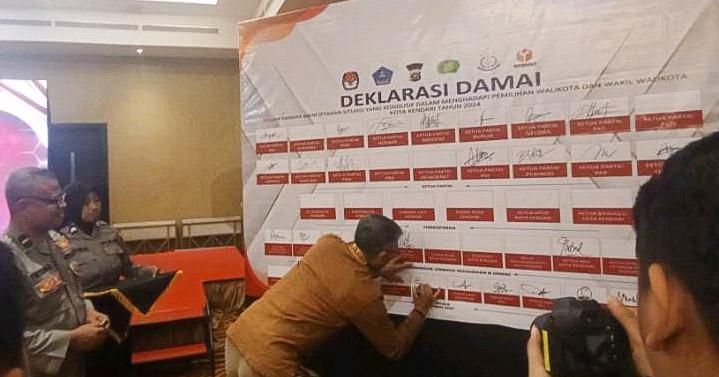 Polresta Kendari Gelar Deklarasi Pemilu Damai Jelang Pilkada 2024 1 Polresta Kendari Gelar Deklarasi Pemilu Damai Jelang Pilkada 2024