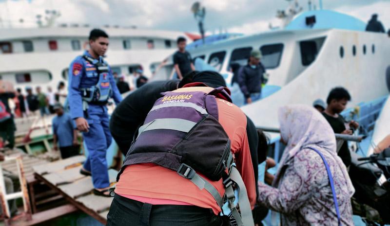 Kapal Rute Lasalimu - Wanci Terbakar di Tengah Laut, 82 Awak Kapal Selamat 1 Kapal Rute Lasalimu - Wanci Terbakar di Tengah Laut, 82 Awak Kapal Selamat