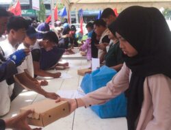 Jumat Berkah, Tim Yudhianto-Nirna Berbagi Ribuan Paket Makan Siang