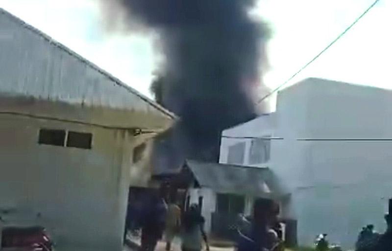 Gedung Cleaning Service RS Bahteramas Kendari Terbakar, 1 Orang Alami Luka Bakar 1 Gedung Cleaning Service RS Bahteramas Kendari Terbakar, 1 Orang Alami Luka Bakar