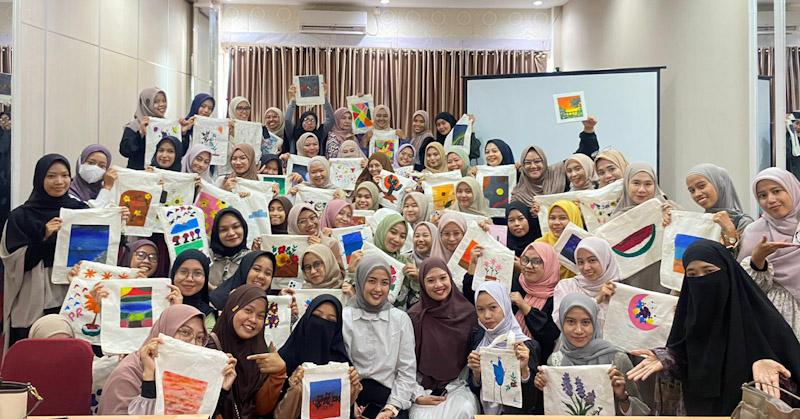 Wardah dan Yuk Ngaji Kendari Gelar Art Therapy untuk Dukung Kesehatan Mental 1 Wardah dan Yuk Ngaji Kendari Gelar Art Therapy untuk Dukung Kesehatan Mental