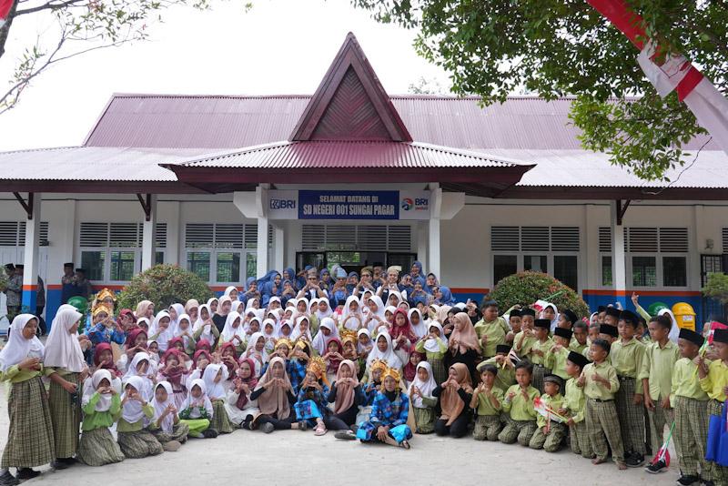 Dorong Kualitas Pendidikan dan SDM Unggul, “BRI Peduli Ini Sekolahku” Bantu Renovasi SDN 001 Sungai Pagar Riau 1 Dorong Kualitas Pendidikan dan SDM Unggul, “BRI Peduli Ini Sekolahku” Bantu Renovasi SDN 001 Sungai Pagar Riau
