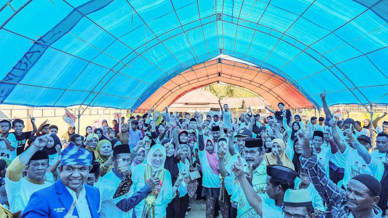 Darwin-Ali Basa Janjikan Pembangunan Dermaga hingga Bedah Rumah Tidak Layak Huni di Latawe 1 Darwin-Ali Basa Janjikan Pembangunan Dermaga hingga Bedah Rumah Tidak Layak Huni di Latawe