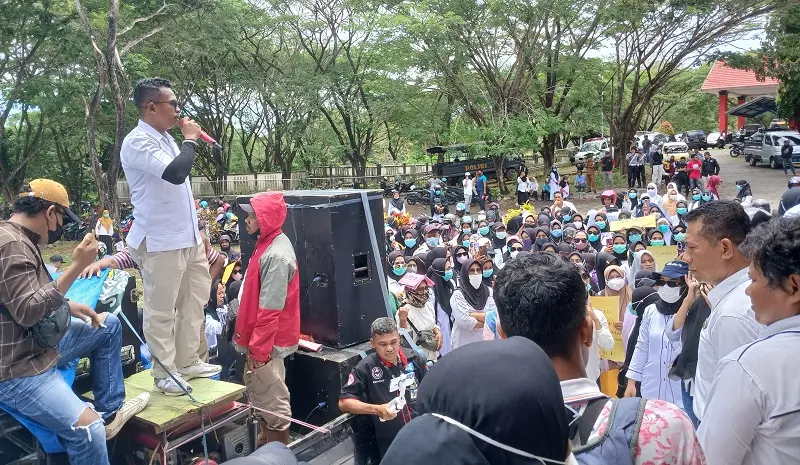 Kantor BKPSDM Muna Diseruduk Massa, Dituduh Hapus Data 426 Honorer Kesehatan 1 Kantor BKPSDM Muna Diseruduk Massa, Dituduh Hapus Data 426 Honorer Kesehatan