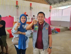 Darwin dan Istri Nyoblos di TPS 1 Wapae, Optimis Menang Besar Lawan Kotak Kosong