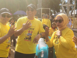 AJP-Asli Serahkan Hadiah Satu Unit Motor di Acara HUT Golkar