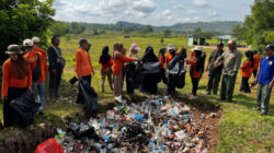 Kader Konservasi Dua Desa di Puriala Gelar Aksi Peduli Lingkungan di Bukit Ahuawali 8 Kader Konservasi Dua Desa di Puriala Gelar Aksi Peduli Lingkungan di Bukit Ahuawali