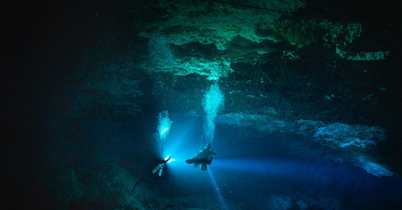 Gua Bawah Laut Buton Tengah: Menyusuri Keunikan Alam yang Memikat Penyelam Dunia 1 Gua Bawah Laut Buton Tengah: Menyusuri Keunikan Alam yang Memikat Penyelam Dunia