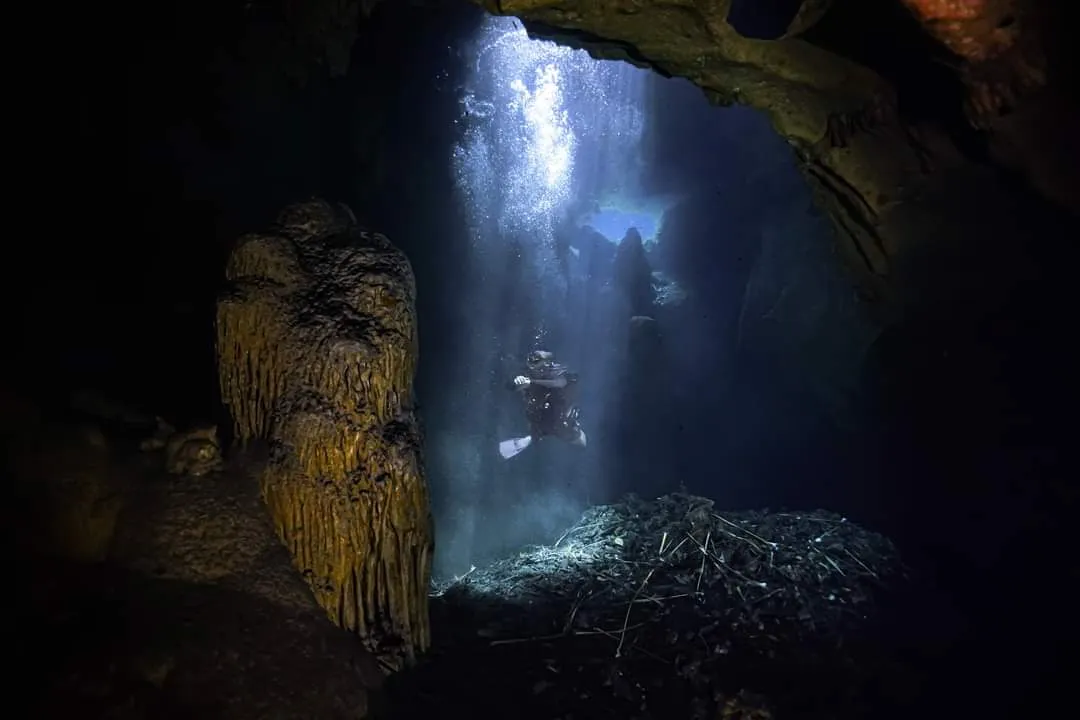Menjelajah Dasar Laut di Negeri Seribu Gua Buton Tengah 5 Menjelajah Dasar Laut di Negeri Seribu Gua Buton Tengah
