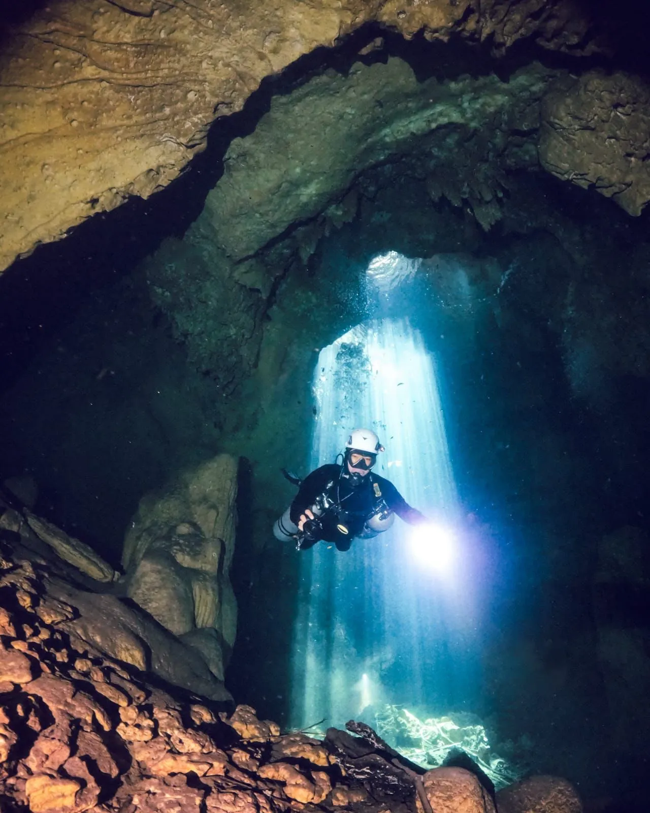 Menjelajah Dasar Laut di Negeri Seribu Gua Buton Tengah 3 Menjelajah Dasar Laut di Negeri Seribu Gua Buton Tengah