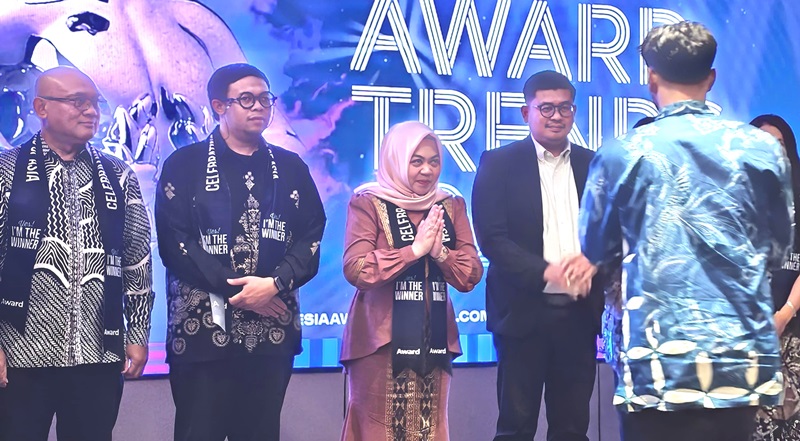 Pengakuan Nasional: Suryaningsih Raih Best Performing BPR Award untuk BPR Bahteramas Kendari