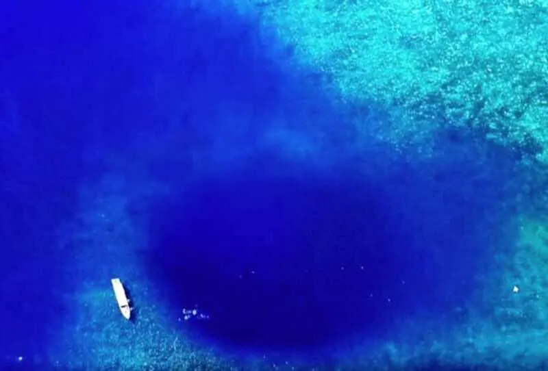 Menguak Misteri Blue Hole Labengki, Salah Satu Blue Hole Terdalam di Dunia