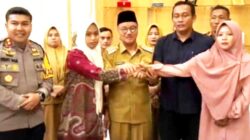 Cawe-cawe Bupati Konsel di Kasus Supriyani: Kini Diduga Jebak Sang Guru Bertemu Polisi dan Orang Tua Murid untuk Berdamai 13 Cawe-cawe Bupati Konsel di Kasus Supriyani: Kini Diduga Jebak Sang Guru Bertemu Polisi dan Orang Tua Murid untuk Berdamai