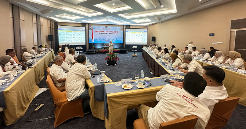 OJK Perkuat Kapasitas Wartawan Sulampua Lewat Jurnalist Class Angkatan 10 di Makassar