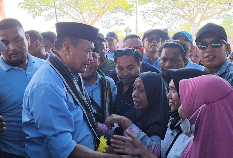 Rajiun Tepis Isu, Komitmen Tambah Modal untuk Pedagang Bensin di Wamponiki